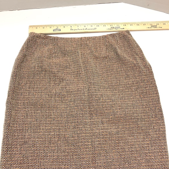 Doncaster Skirt Size 8 Gold Accent Inner Lining - Picture 2 of 9